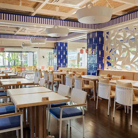 H10埃斯特波纳宫酒店 4*